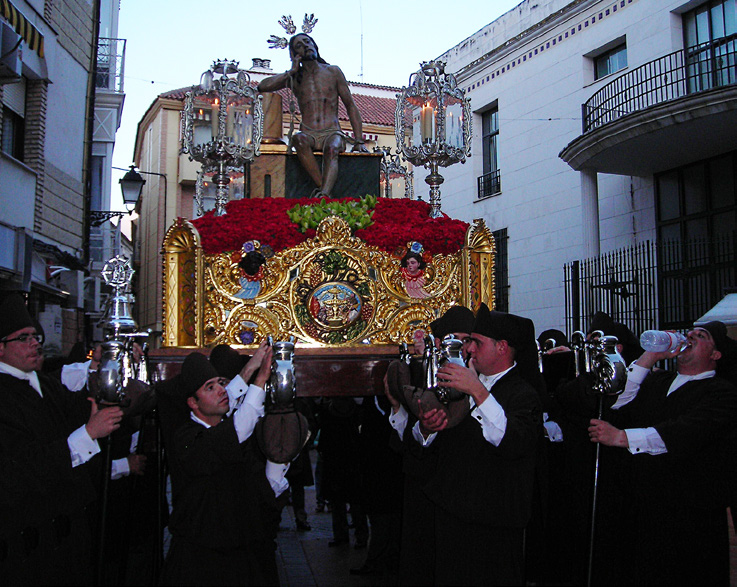 FIGURA-1-Santería-del-Cristo-de-la-Humildad-durante-la-processione-(Lucena-19-aprile-2011-foto-Zoia)