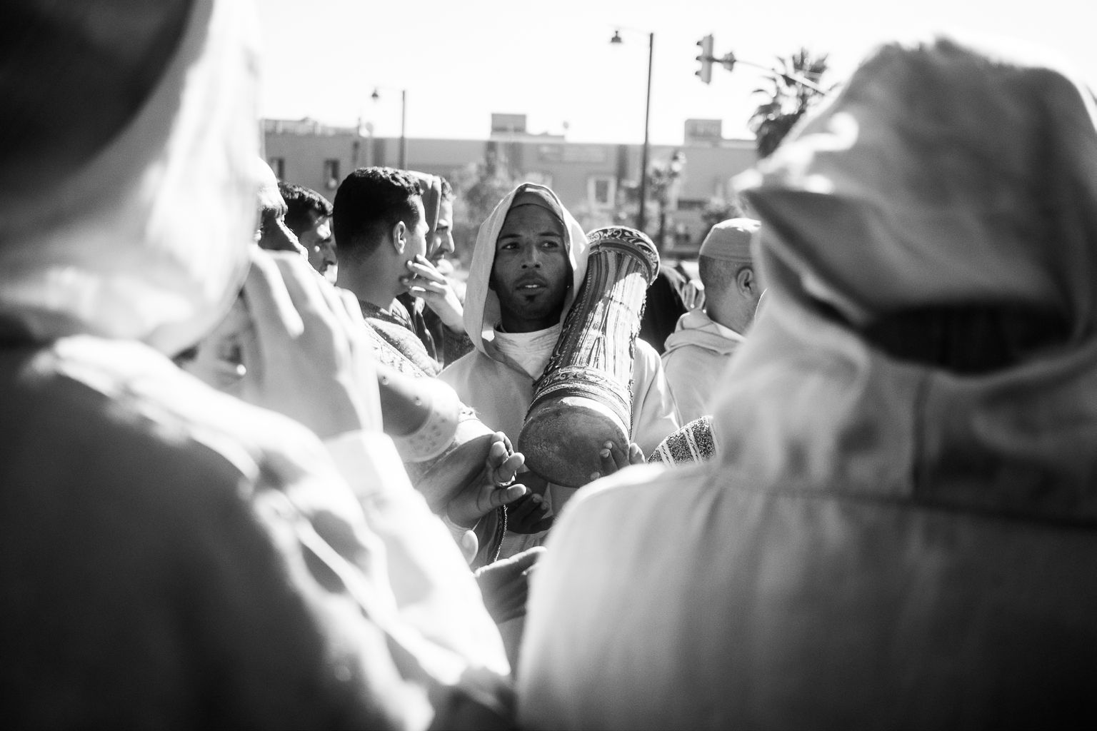 FIGURE 3. A member of the h. amādša confraternity playing a harrāz in Marrakech, during a visit of the king Mohamed VI (December 2016)