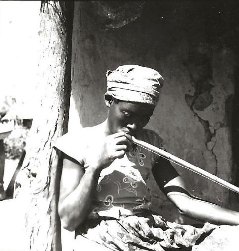 FIGURE 5(b). Ryness Gondwe playing the mtyangala mouth-resonated musical stick made from reed (bot. Phragmites mauritanus)